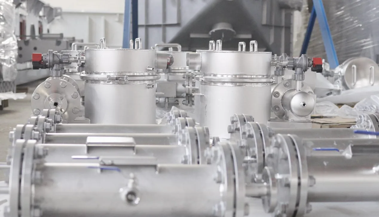 Stainless steel vessels and valve assemblies fabricated for lithium battery powder handling